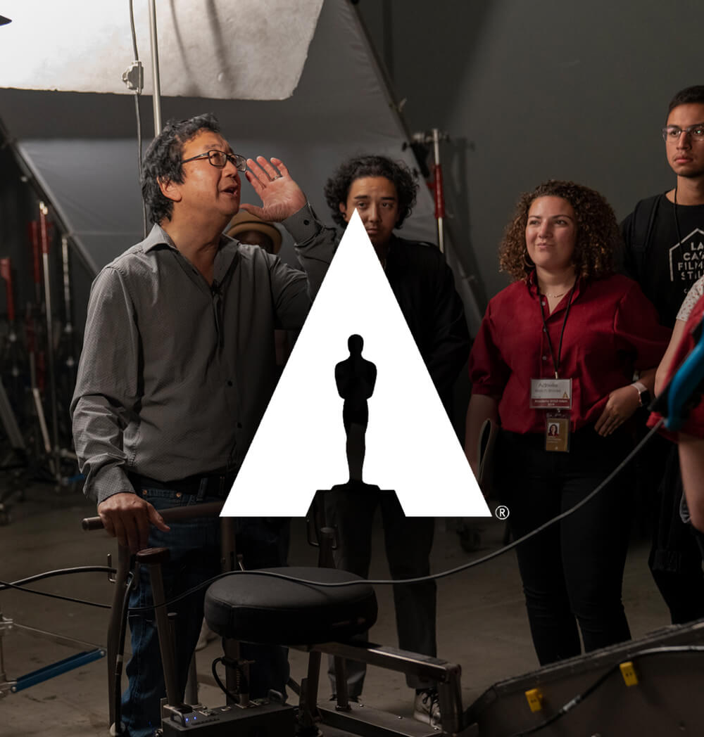communityrelations_pv_academygold_04482 Cinematographer Michael Goya trains students on set
